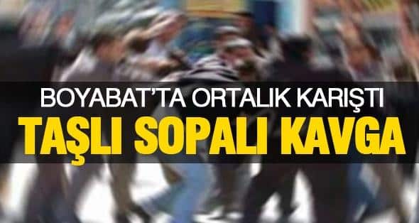 Boyabat Orta Çarşıda Taşlı Sopalı Kavga