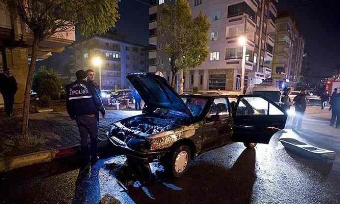 Polisten Kaçan Şüpheli Sürücünün Aracı Yandı