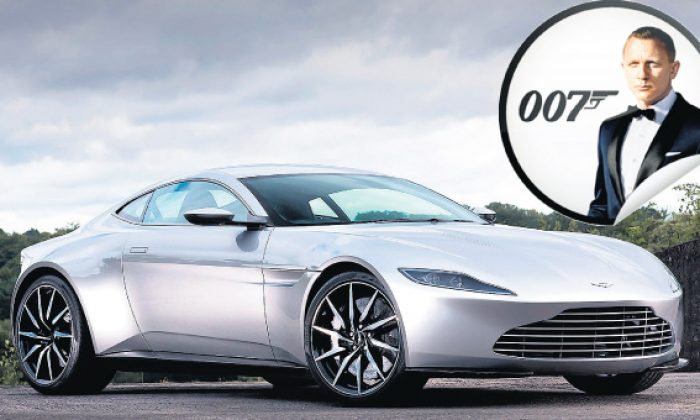 James Bond yeni aracını satıyorJames Bond