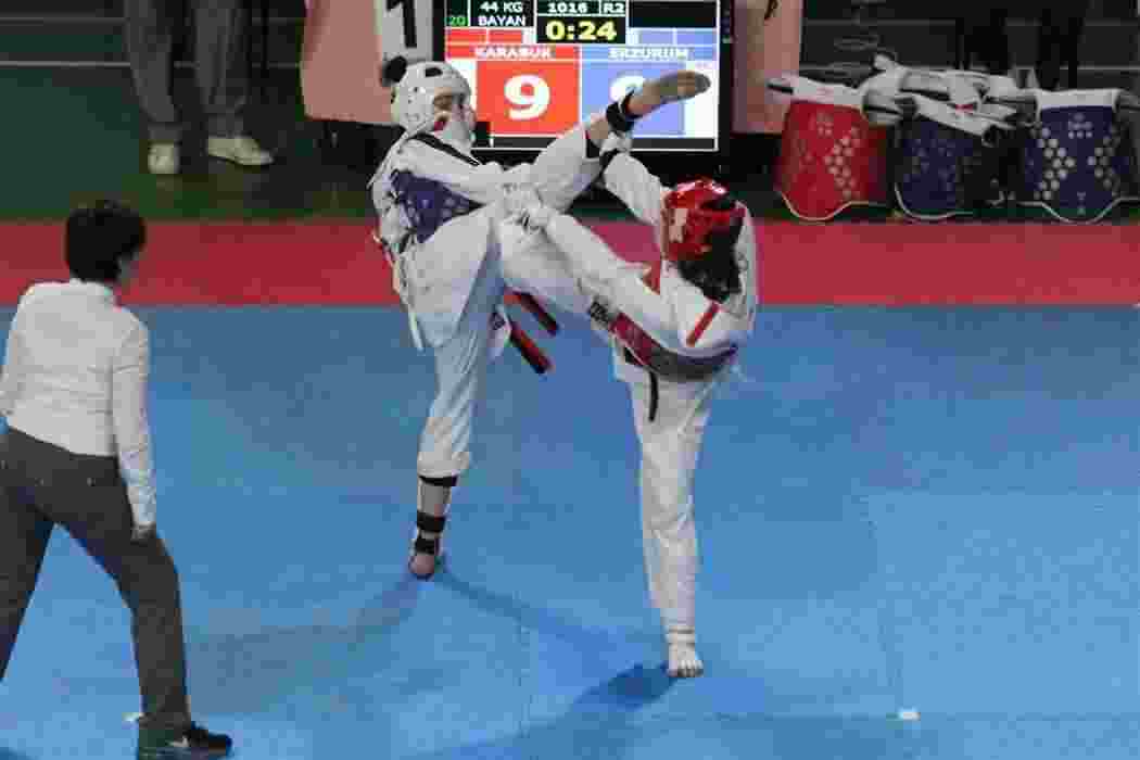 Analig Taekwondo Yarı Final Müsabakaları  Sona Erdi