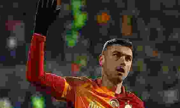 Burak Yılmaz Çin’e transfer oldu! Büyük Teklifi Geri Çevirmedi