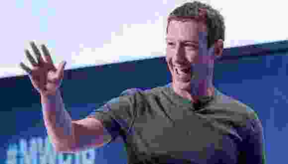 Mark Zuckerberg, Tim Cook’u rekor bir seviyede geçti