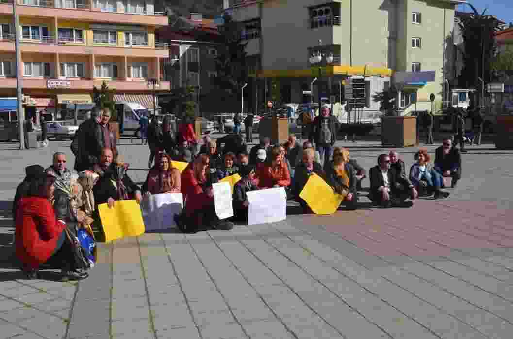 CHP İlçe Kadın Kolları Başkanı Fatma Yüksel Üstün 'Emekten yana sokaktayız'