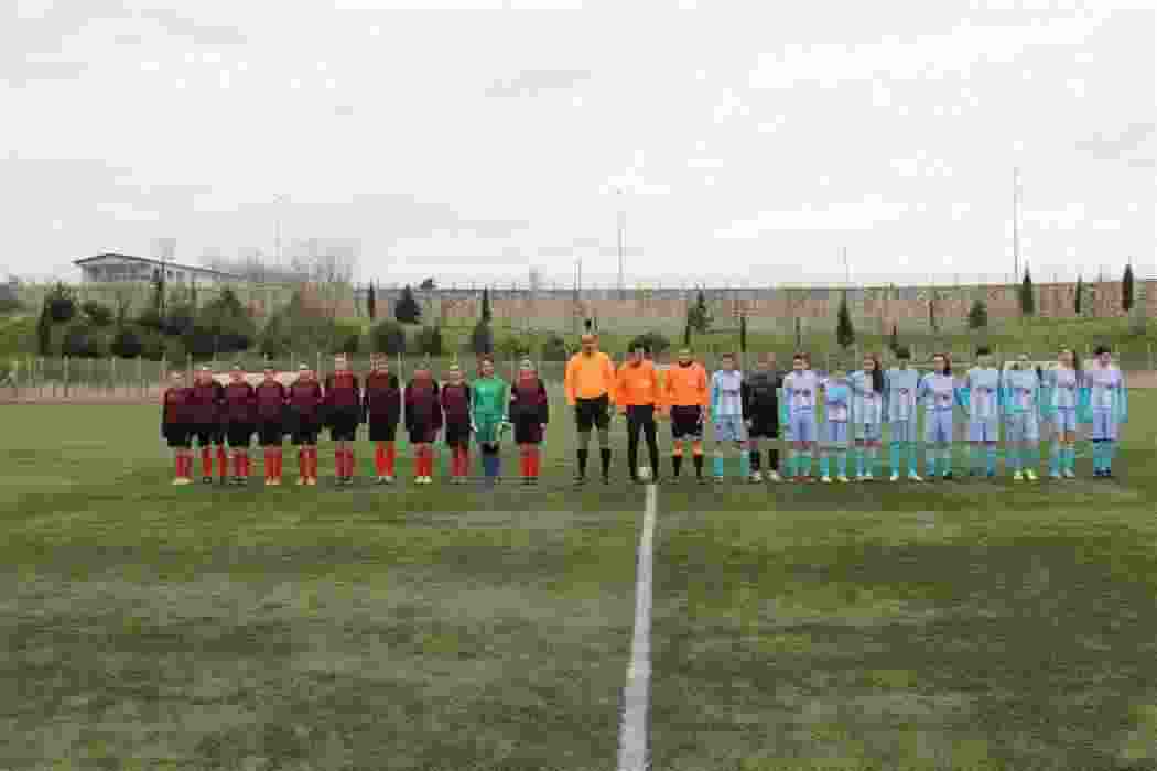 Vali Çetinkaya Kadınlar Futbol Ligi Maçını İzledi