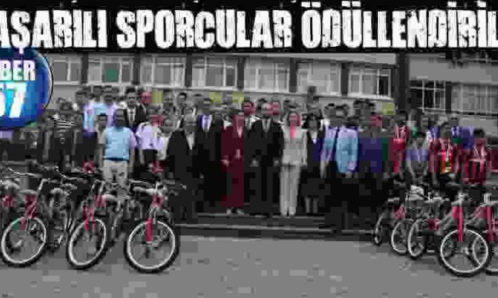 Başarılı Sporcular Ödüllendirildi