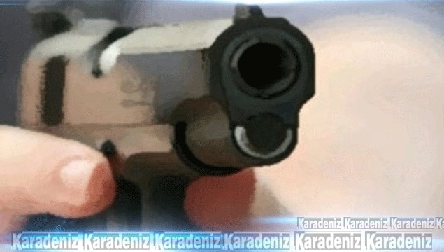 Amcası ve kardeşini silahla öldürdü!