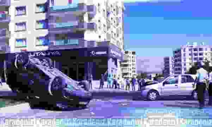 Otomobiller kafa kafaya çarpıştı: 6 yaralı