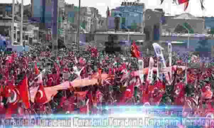 Vatandaşlar Taksim’e akın etti
