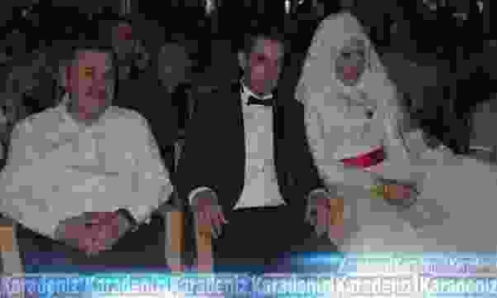 Düğünden çıkıp demokrasi nöbetine geldiler