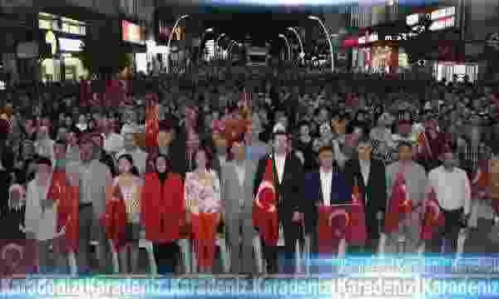 Türkiyem’i binlerce kişiyle birlikte okudu