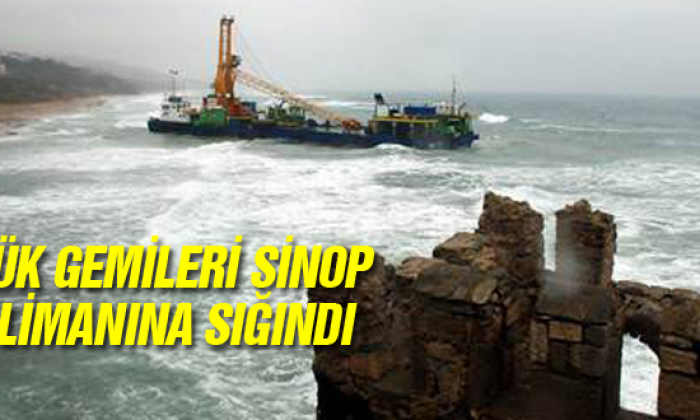Yük Gemileri Sinop Limanına Sığındı