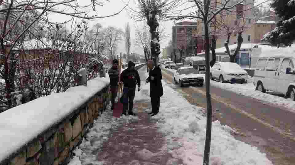 Ayancık'da Yollar Kardan Temizleniyor