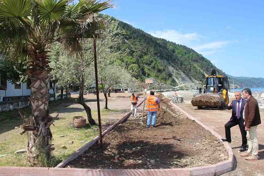 Ayancık’da 2. Etap Sahil Düzenleme Çalışmaları Devam Ediyor