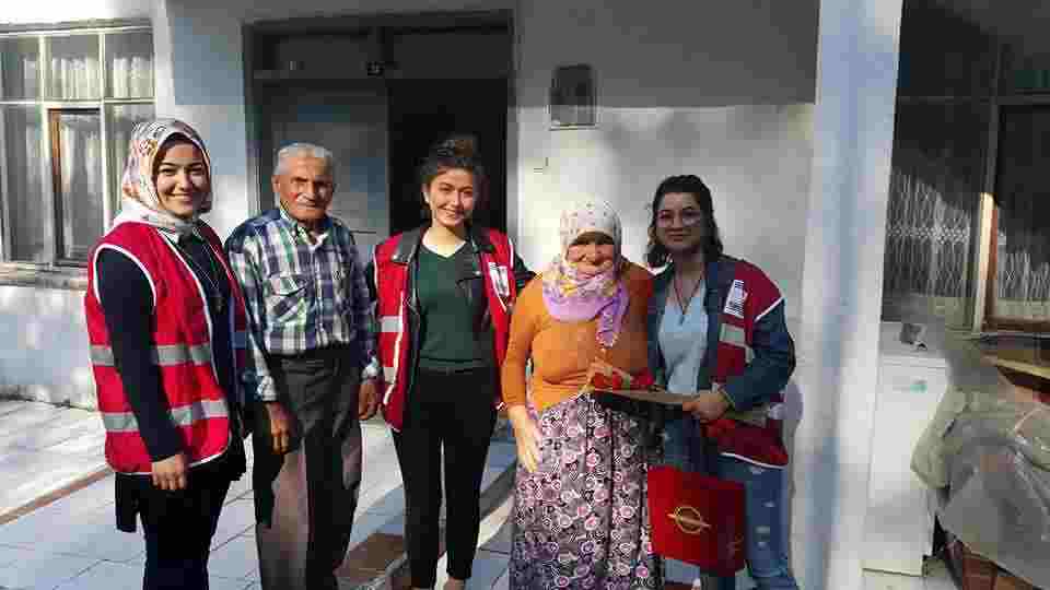 Kızılay'dan Annelere Ziyaret