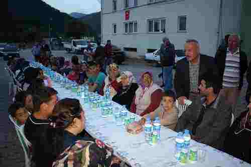 Ayancık'ta Mahalle İftarları Sürüyor