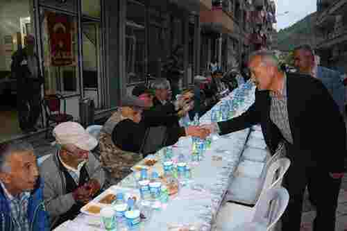 Ayancık'ta Mahalle İftarları Sürüyor