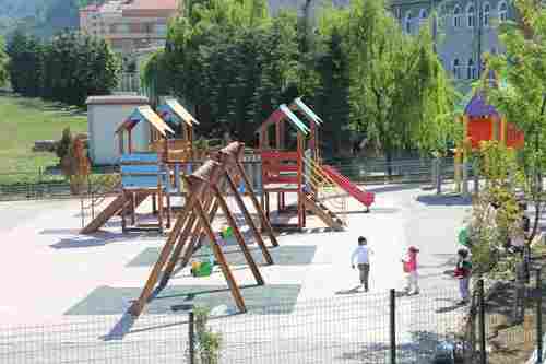 Çayiçi Mahallesine Dinleme Alanı Ve Çocuk Parkı