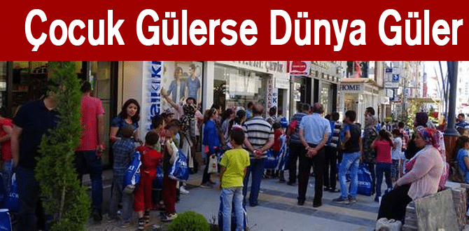 Çocuk Gülerse Dünya Güler