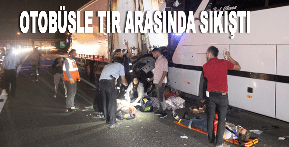 Otobüsle TIR arasında sıkıştı