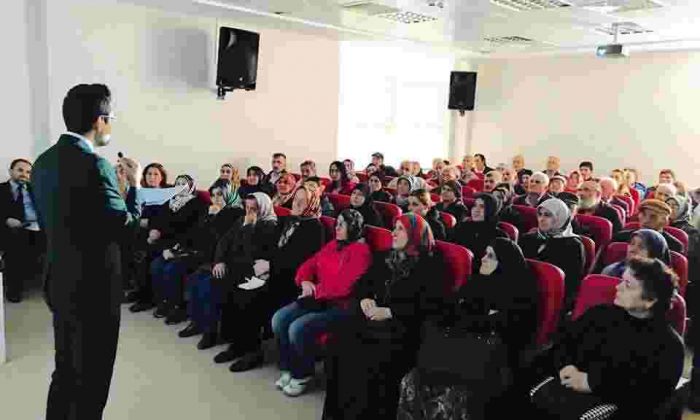 AYANCIK DEVLET HASTANESİ’NDE KONFERANS