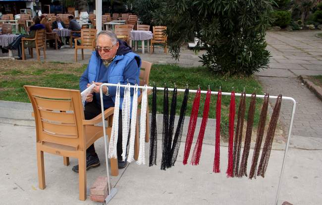81 yaşındaki Hasan Ersoy Gençlere taş çıkartıyor