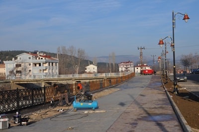 Kolaz Çayı Yürüyüş yolu ışıklandırıldı