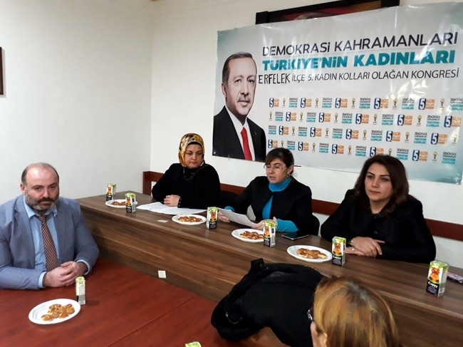 AK Partili kadınlar genel kurula gitti