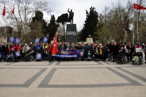 Otizm farkındalığı yürüyüşü yapıldı