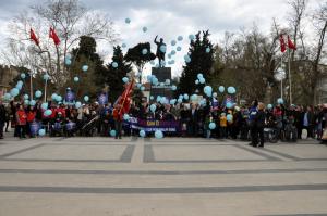 Otizm farkındalığı yürüyüşü yapıldı