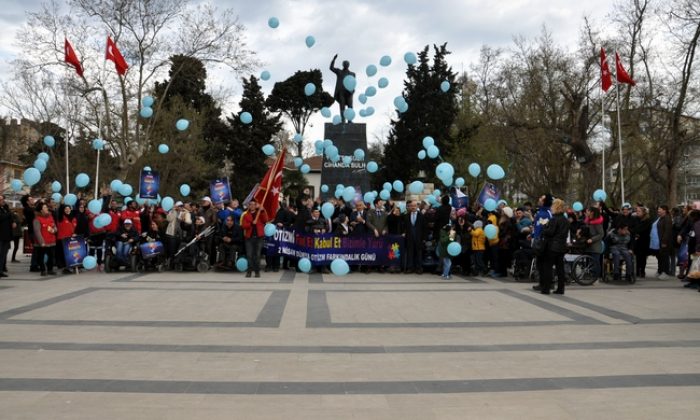 Otizm farkındalığı yürüyüşü yapıldı
