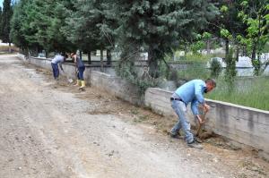 Şehir mezarlığında yol çalışmaları sürüyor