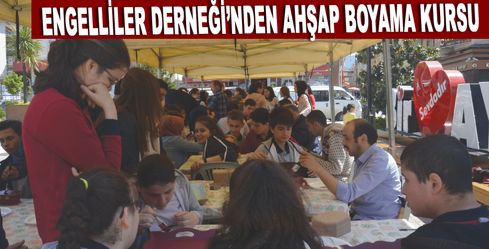 Engelliler Derneği’nden Ahşap Boyama Kursu