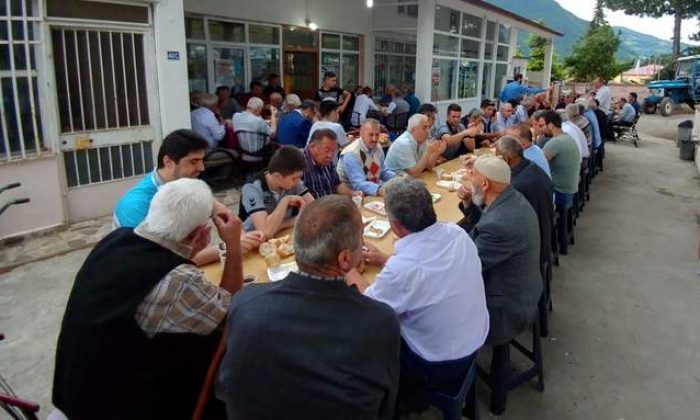 Vatandaşlar bayram kahvaltısında buluştu