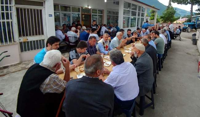 Vatandaşlar bayram kahvaltısında buluştu