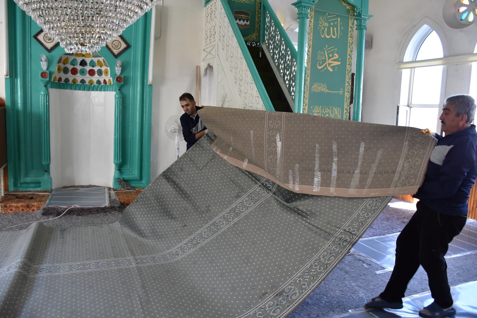 Hacı Ömer Cami'nin Halıları Yenilendi