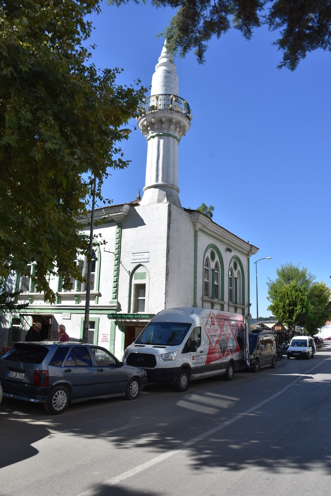 Hacı Ömer Cami'nin Halıları Yenilendi