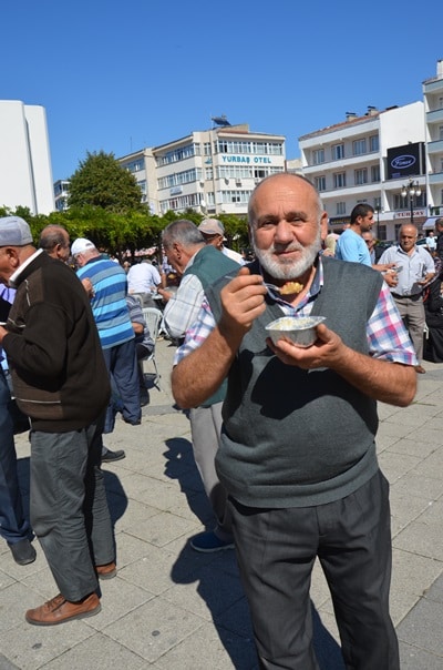 Ayancık'ta Vatandaşlara Aşure İkram Edildi