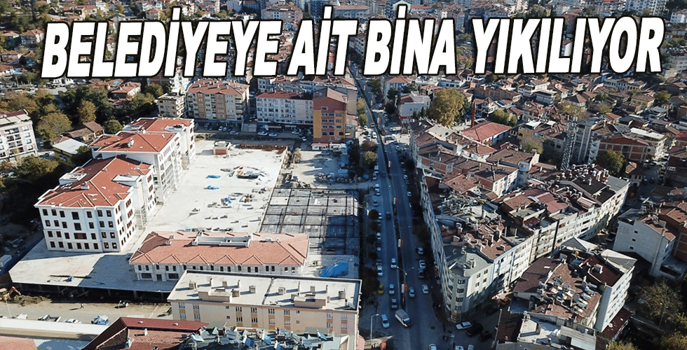 Belediyeye ait bina yıkılıyor