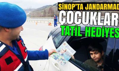 Sinop’ta Jandarma Ekipleri Karne Hediyesi Dağıttı