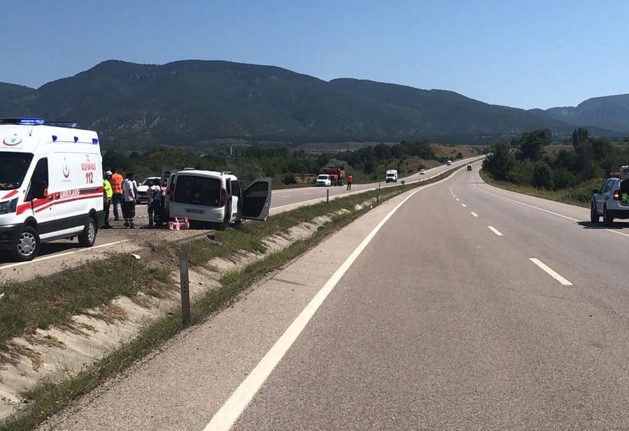 Boyabat Sinop Yolunda Kaza 5 yaralı