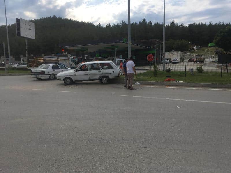 Boyabat Sanayi Kavşağında Trafik Kazası