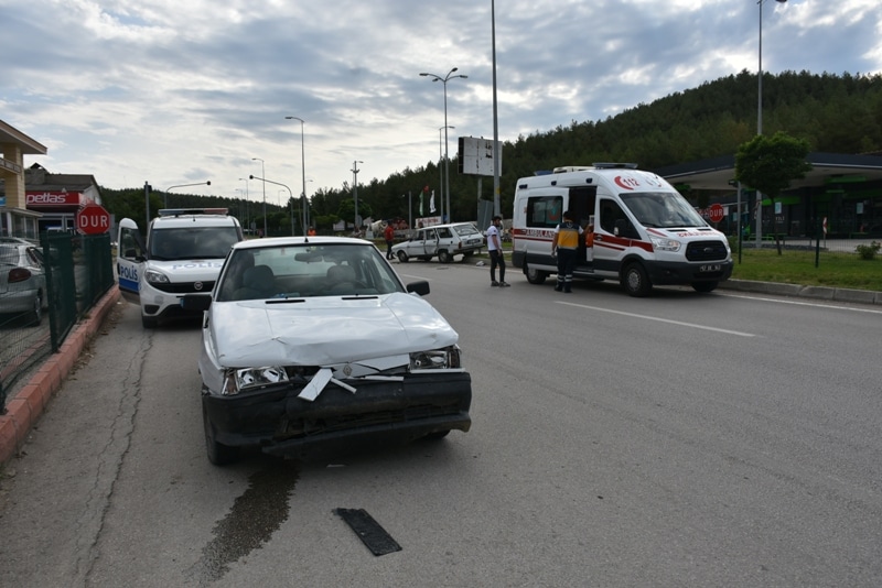 Boyabat Sanayi Kavşağında Trafik Kazası