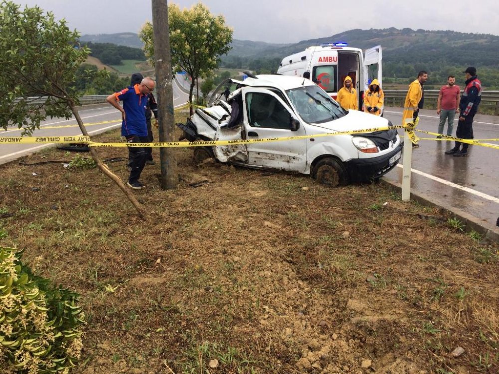 Sinop'ta Trafik Kazası 1 Ölü 3 Yaralı