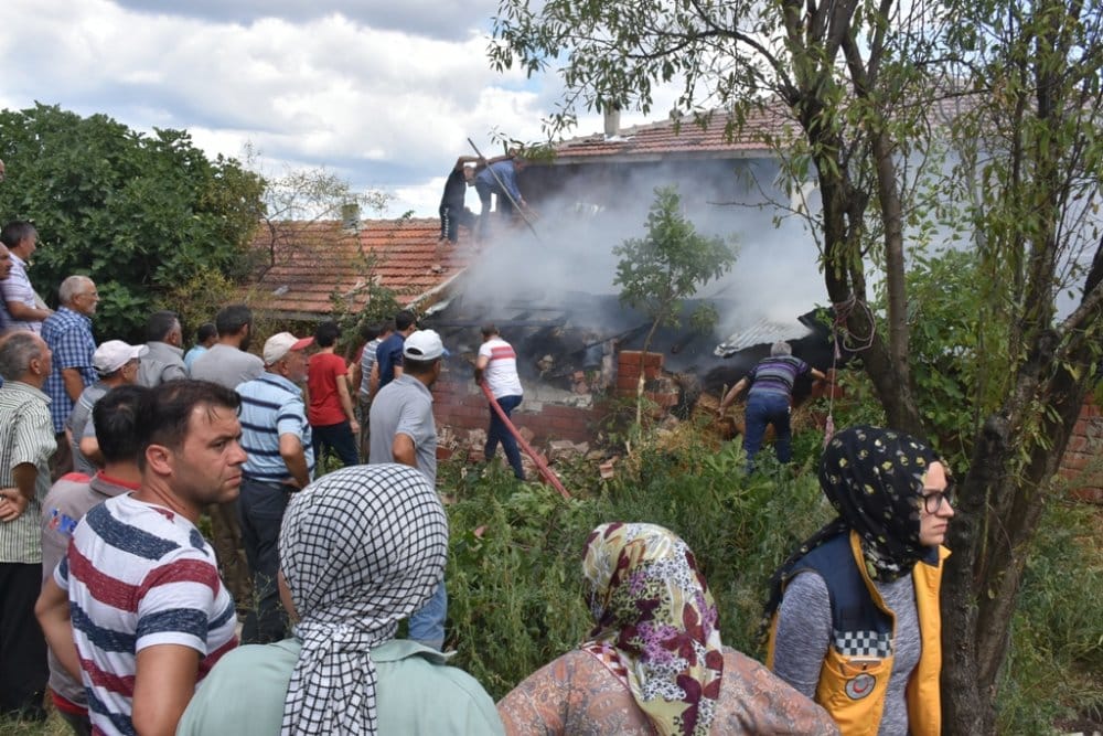 Yenimehmetli Köyünde Korkutan Yangın