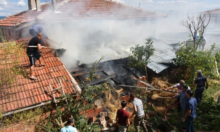 Yenimehmetli Köyünde Korkutan Yangın