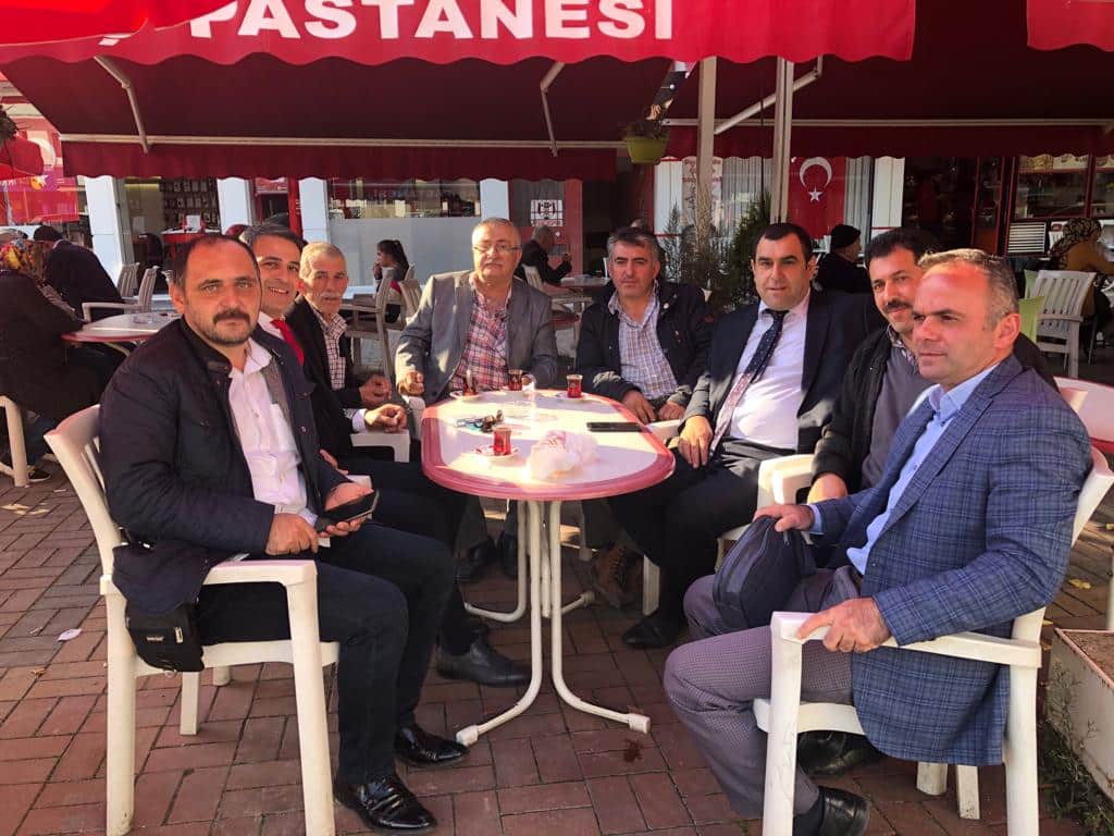 Ak Parti ekibi muhtarlarla bir araya geldi