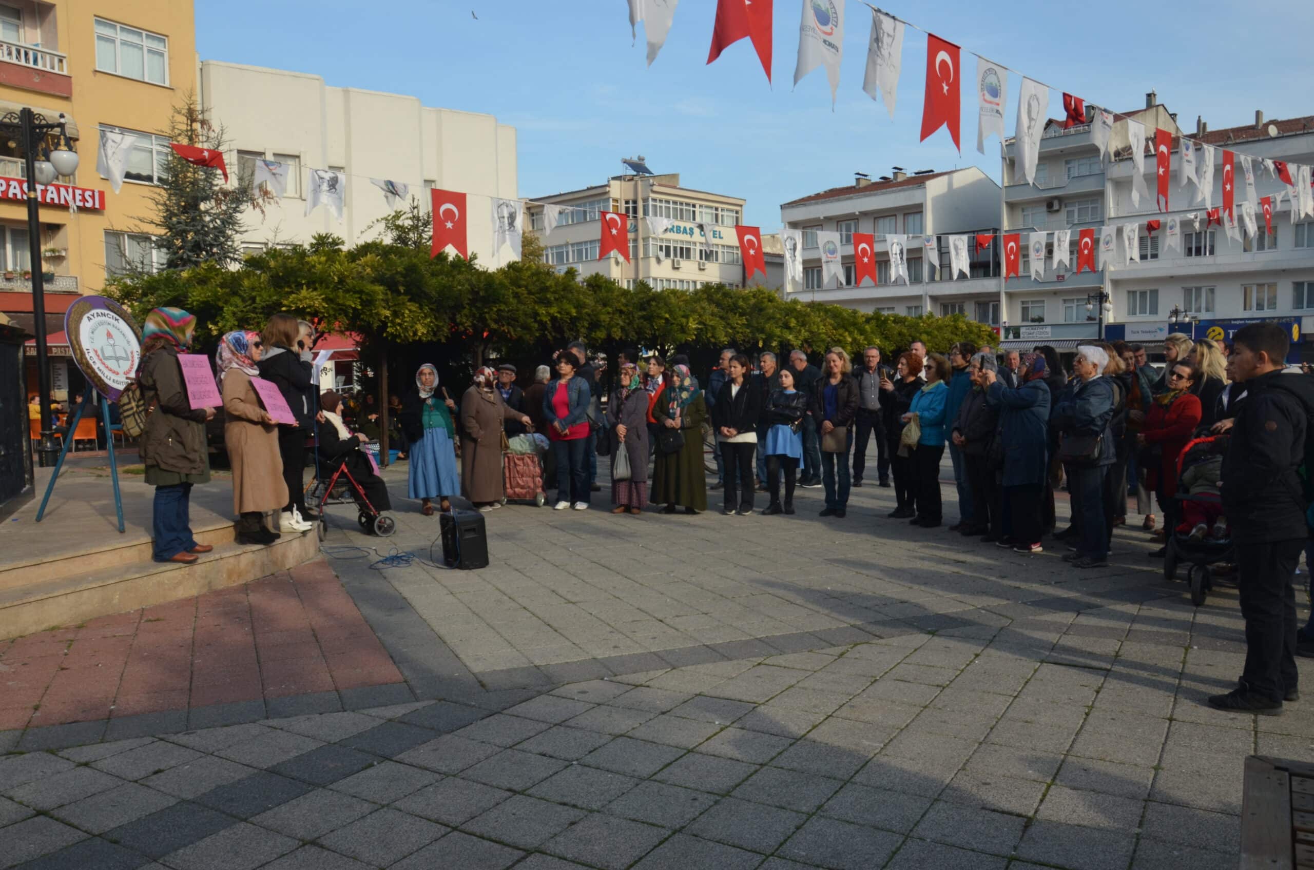 CHPli kadınlar şiddeti kınadı