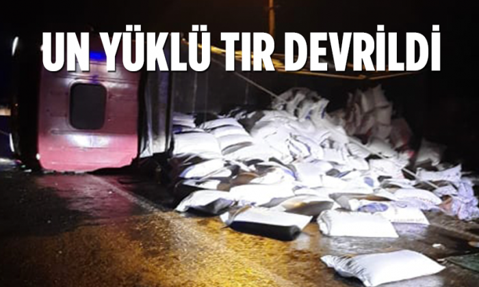UN YÜKLÜ TIR DEVRİLDİ