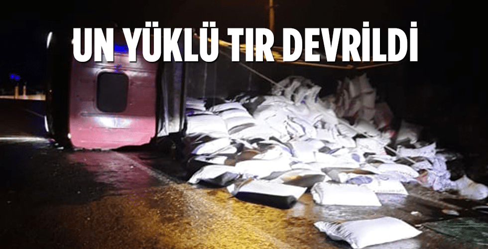 UN YÜKLÜ TIR DEVRİLDİ