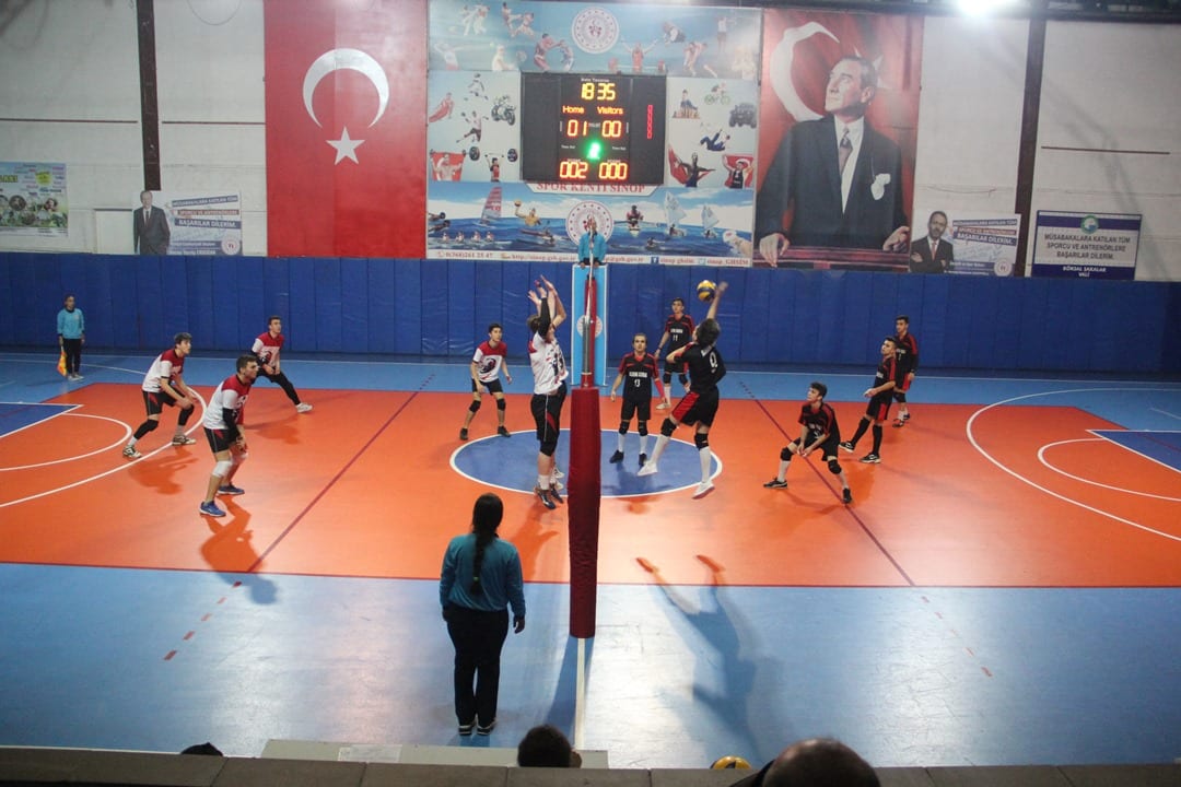 Sinop'ta Okullar Arası Voleybol Müsabakaları Düzenlendi